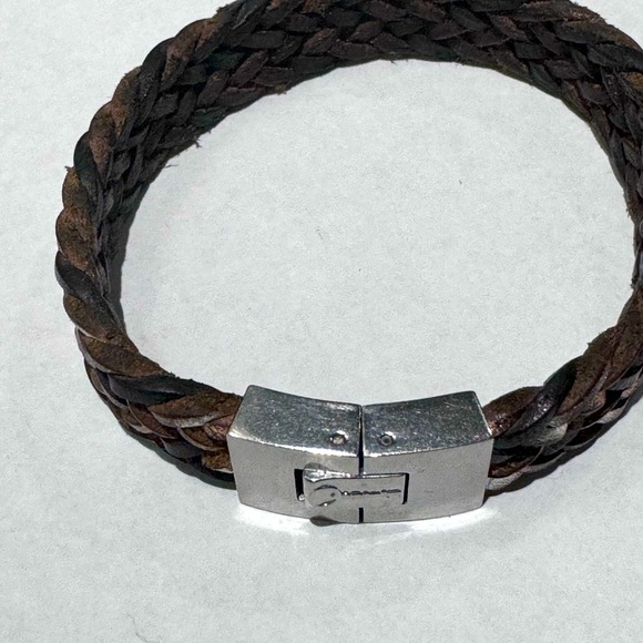 🧩 Fossil Tri-Colour Braided Leather Bracelet – Edgy & Effortlessly Cool 🖤✨ - Picture 14 of 16